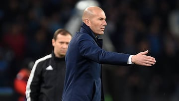 Zidane, ante el Nápoles.