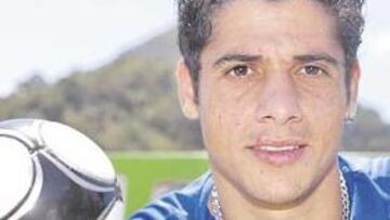 El lateral brasileño Cicinho será el primer refuerzo de invierno del Real Madrid.