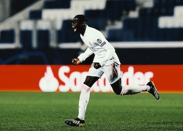 El lateral izquierdo antes del llegar al club blanco estuvo en las filas del FC Mantois, Le Havre y Olympique de Lyon. El Madrid pag¨® 48 millones de euros por el de Meulan-en-Yvelines.