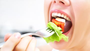 Hans Fischer, experto en neurociencia: “Las personas que detestan escuchar a otras masticar o respirar lo hacen por una razón extraña”