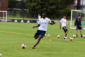 En la sede de la Federación Colombiana de Fútbol, en Bogotá, los convocados por Reinaldo Rueda para el morfociclo de la Selección Colombia tuvieron su primer día de entrenamiento. 