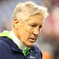 Seahawks' HC Pete Caroll walks out of press conference