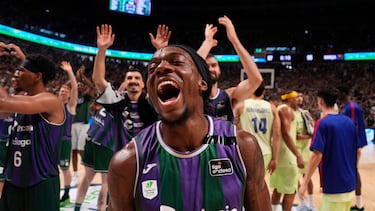 Kendrick Perry celebra exultante la clasificación del Unicaja Málaga para las semifinales de la Liga ACB tras la eliminación del Barcelona.