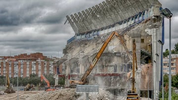 Una demoledora derriba la &uacute;ltima pared del estado Vicente Calder&oacute;n