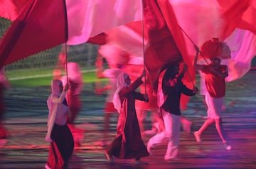 En la ceremonia de inauguración de la Copa América, cada país está representado, no solo por los trajes típicos, sino  por un niño con el uniforme de cada selección. Ha sido un espectáculo lleno de luces y donde los niños fueron los protagonistas. 