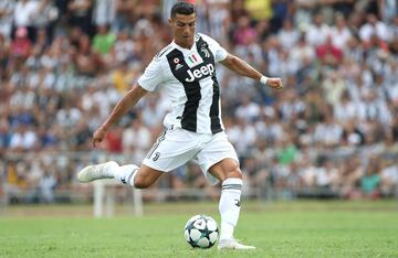 Cristiano marcando el primer gol con la camiseta de la Juve.