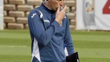 <b>PENSATIVO. </b>Unai estuvo ayer más reflexivo de lo habitual. Conversó con Braulio y no saltó al césped hasta que la sesión era a puerta cerrada. No se quedó a comer.