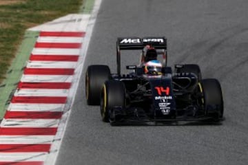 Primer día para Fernando Alonso en Montmeló con su nuevo McLaren MP4-31