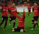 El Mallorca golea al Sabadell y mantiene el pulso por el ascenso