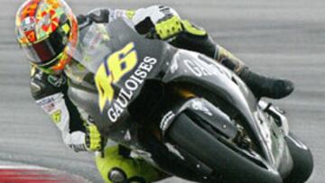 <b>DESTACADO</b>. El piloto italiano se adapta a su nueva moto antes de iniciar la temporada.