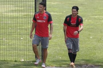 Mark González, flamante refuerzo de Colo Colo, junto a Jaime Valdés en el Monumental.