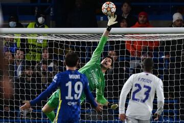 Courtois hizo este paradón en Londres.