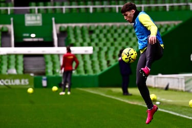 Javi Castro está renovado y el Racing asume un próximo adiós de Jorge Salinas