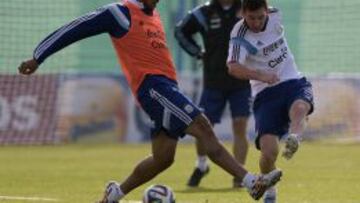 Garay con Messi.