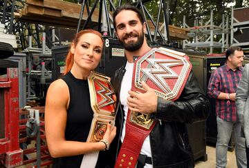 
Los dos son luchadores de WWE e incluso llegaron a ser campeones de forma simultnea, adems de defender sus respectivos cinturones en la misma cartelera. Pese a que ella ya no siga en WWE, Rollins sigue siendo una de las imgenes de la compa?a norteamericana, la cual aterrizar el prximo mes de marzo en Barcelona.
