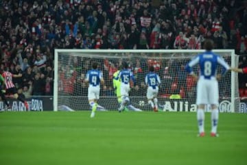 1-0. Aduriz anotó el primer tanto.