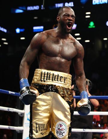 El boxeador estadounidense retuvo el título mundial de los pesados del Consejo Mundial en el primer asalto a los 2 minutos 59 segundos dejando KO al haitiano-canadiense.