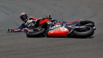 Accidente del piloto del Aprilia Racing Team, Aleix Espargaró.