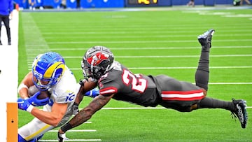 Tampa Bay Buccaneers' CB Carlton Davis was carried off the field in Sunday night's game against the Patriots, after suffering an apparent quad injury.