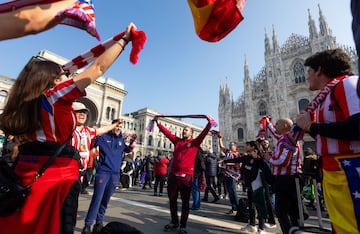 Un buen número de aficionados ha viajado a Milán para acompañar al equipo en la ida de los octavos de final de la Champions League ante el Inter. 