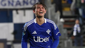 Nico Paz celebra un gol con el Como esta temporada.