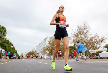 Corredores participan en la Media Maratón de Valencia.