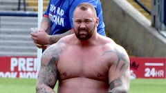 Incredible video of "The Mountain" with a 440kg deadlift