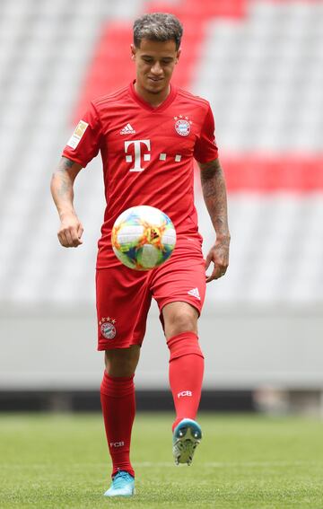 Coutinho en el Allianz Arena durante su presentación. 