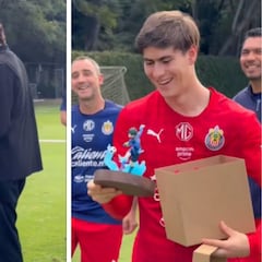 Armando González recibe figura de menos de 1,500 pesos por ser campeón de goleo con Chivas