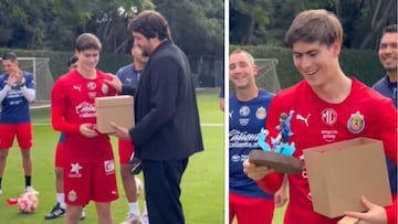 El delantero Armando González recibe figura de anime como regalo por su campeonato de goleo y redes critican a Amaury Vergara.