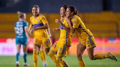 Jugadoras de Tigres festejan un gol en contra de Mazatlán.