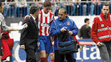 <B>INOPORUNA LESIÓN.</b> A los pocos minutos de empezar el encuentro, Torres se lesionó en el muslo.