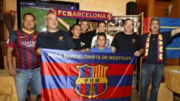 Los peñistas posan en el restaurante 'El Rebujito'.