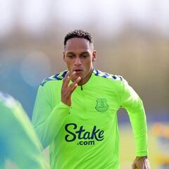 Yerry Mina saldría de Everton como agente libre