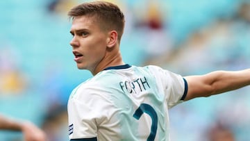 El defensor de Argentina confesó que tiene una App en su celular donde ve movimientos, jugadas y características de posibles rivales.