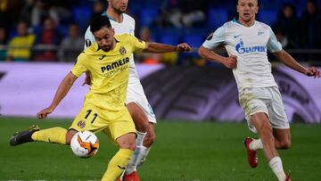 Villarreal&#039;s Spanish defender Jaume Costa (L) shoots beside Zenit&#039;s Argentinian defender Emanuel Mammana and Zenit&#039;s Russian defender Igor Smolnikov (R) during the UEFA Europa League round of 16, second leg football match between Villarreal