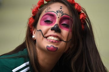 Aficionada mexicana maquillada de catrina.