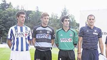 <b>VUELTA AL PASADO. </b>La Real presentó su nueva equipación.