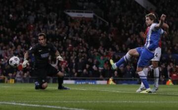 Íñigo Martínez marca para el United en propia puerta el 1-0.