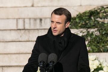 El presidente francés Emmanuel Macron durante su discurso de despedida a Johnny Hallyday