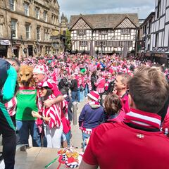Mánchester respira en rojo... y blanco