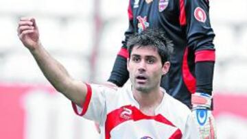 <b>TITULAR. </b>David Aganzo, durante un partido del Rayo.