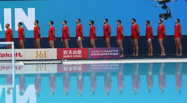 España escapa de los tiburones