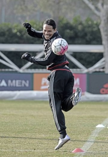 El equipo prepara en Milanello, campo de entrenamiento del Milan, el encuentro del sábado ante Torino. Los 'rossoneros' son sextos del campeonato, a 8 puntos de la Fiore, tercera de la Serie A 