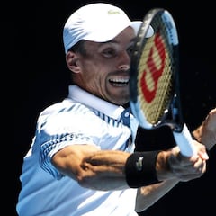 Tsitsipas confirma su alternativa a costa del mejor Bautista