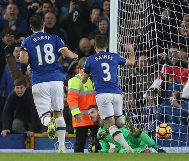 Bournemouth stun Liverpool, Everton hold Manchester United