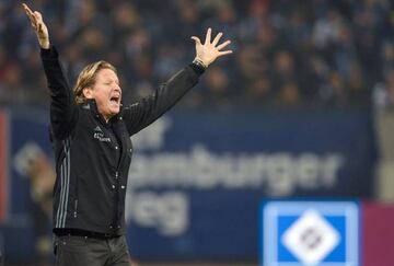 Hamburg coach Markus Gisdol tastes a rare victory against Augsburg.