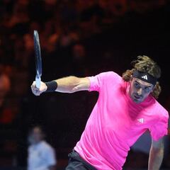 Stefanos Tsitsipas y cómo un puñado de petrodólares pueden salvarte un año nefasto