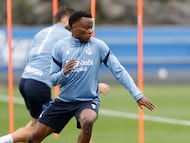 Job Ochieng, jugador de la Real Sociedad B, no ha faltado a su cita con el gol en las últimas jornadas. EFE/Juan Herrero