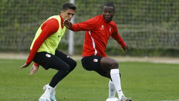 Adri&aacute;n Ramos durante un entrenamiento con Granada.